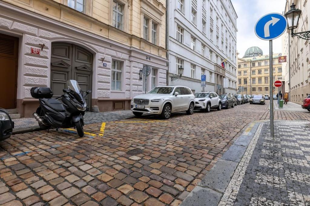 Eclectic And Design Duplex In Prague Lägenhet Exteriör bild